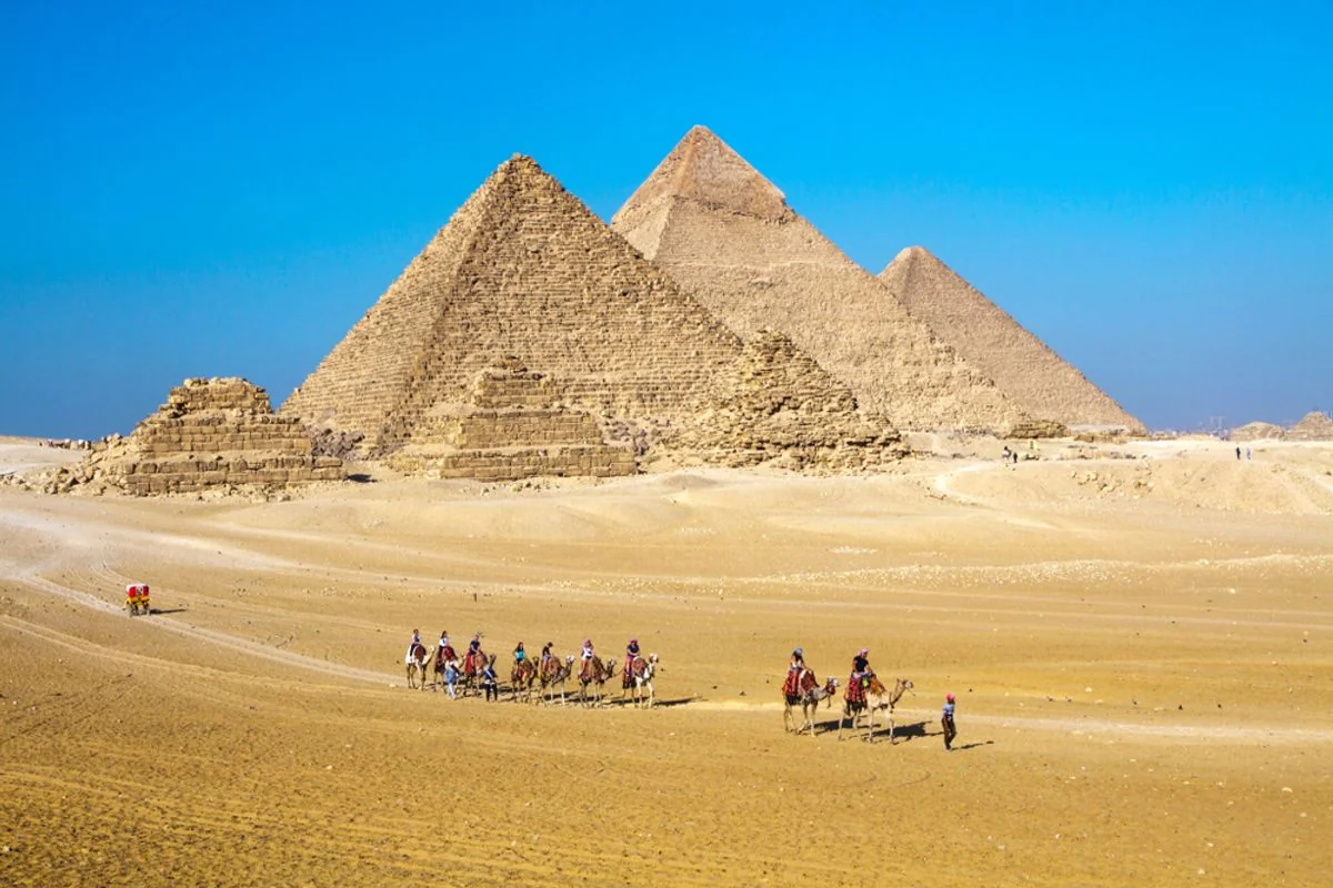 Drei Generationen bauten im Laufe der Zeit die Pyramiden von Gizeh, aber das Wie ist umstritten