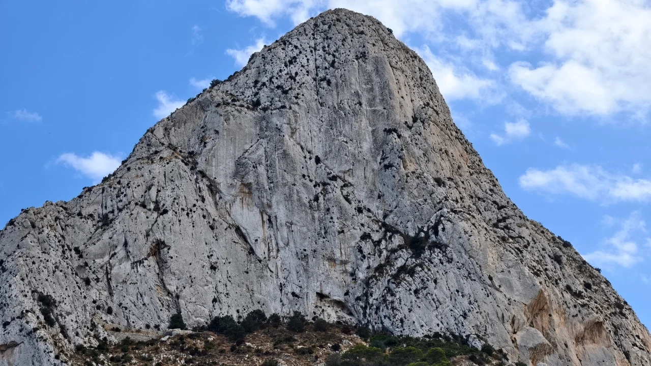 Geologen entdecken geheimnisvolle Tunnel im Gestein, die auf die Existenz eines Wesens hindeuten, das auf der Erde noch nie beobachtet wurde
