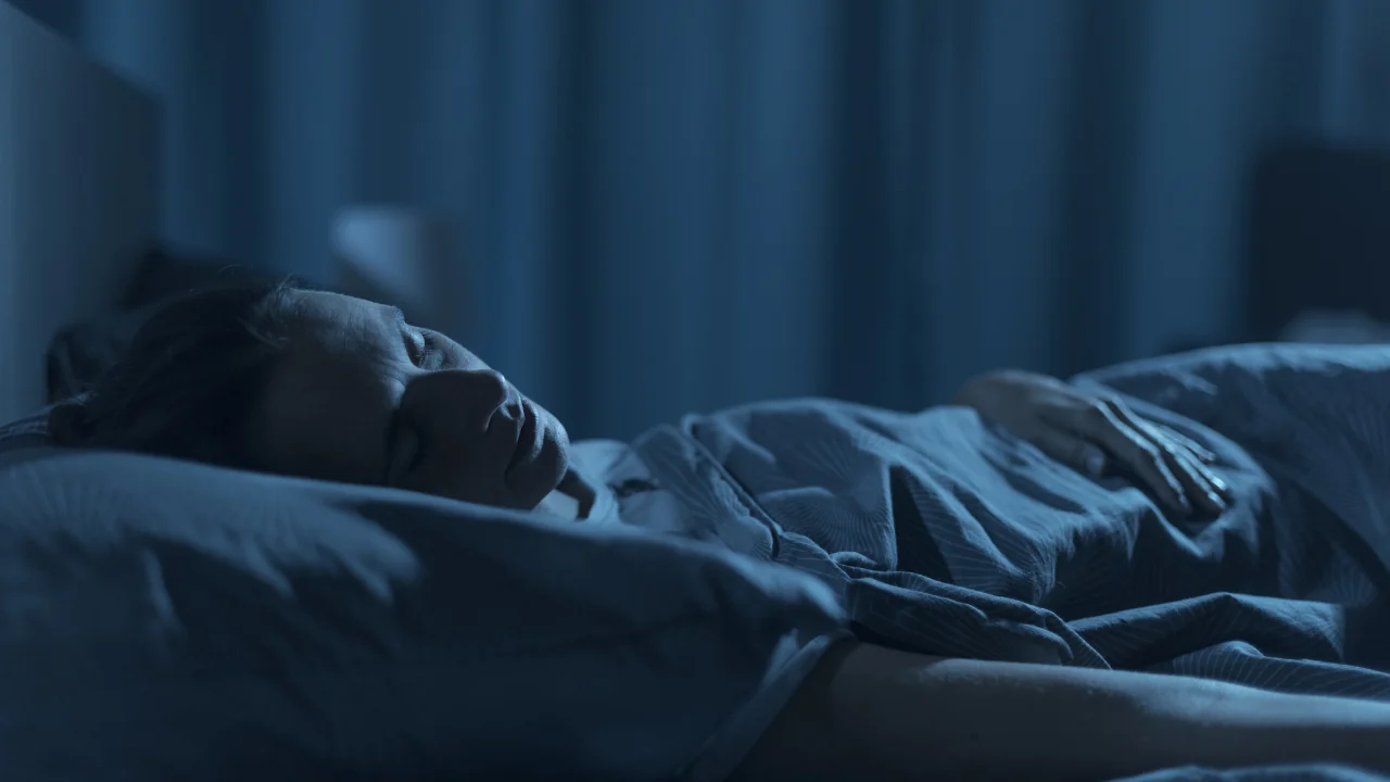 Im völligen Dunkeln schlafen, eine einfache Maßnahme, die Ihr Gehirn stärkt und Ihre psychische Gesundheit schützt